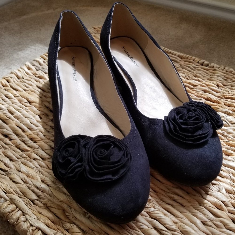 Women's Seventh Avenue 12W black with two rosette